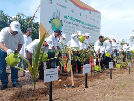 Peduli Lingkungan, BRK Syariah Bantu Ribuan Bibit Buah kepada Masyarakat Kampar Riau 
